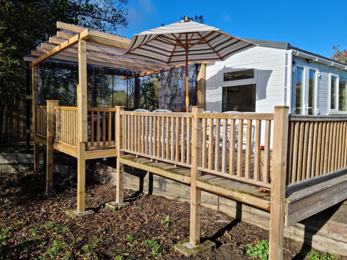 Riverside Cabin At Pen-Y-Bont Mill 호텔 오스웨스트리 외부 사진