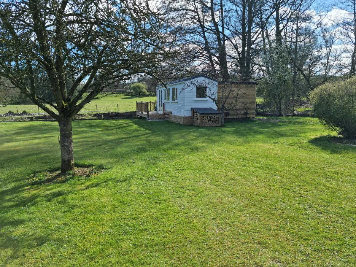 Riverside Cabin At Pen-Y-Bont Mill 호텔 오스웨스트리 외부 사진
