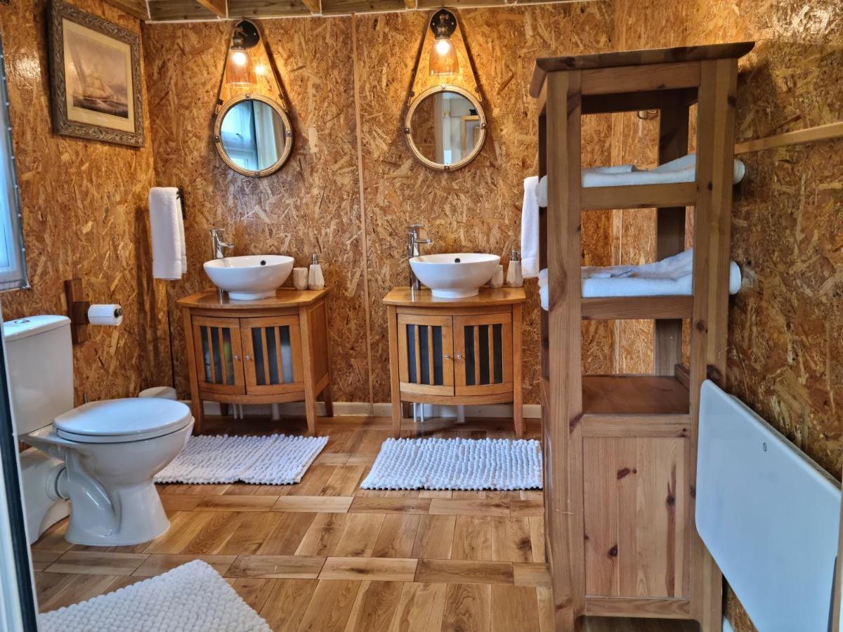 Riverside Cabin At Pen-Y-Bont Mill 호텔 오스웨스트리 외부 사진