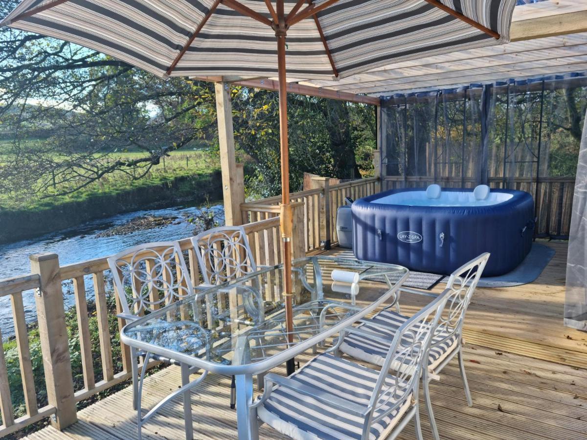 Riverside Cabin At Pen-Y-Bont Mill 호텔 오스웨스트리 외부 사진