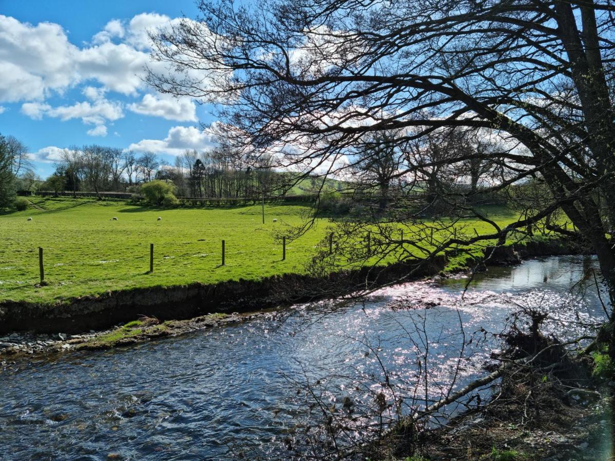 Riverside Cabin At Pen-Y-Bont Mill 호텔 오스웨스트리 외부 사진