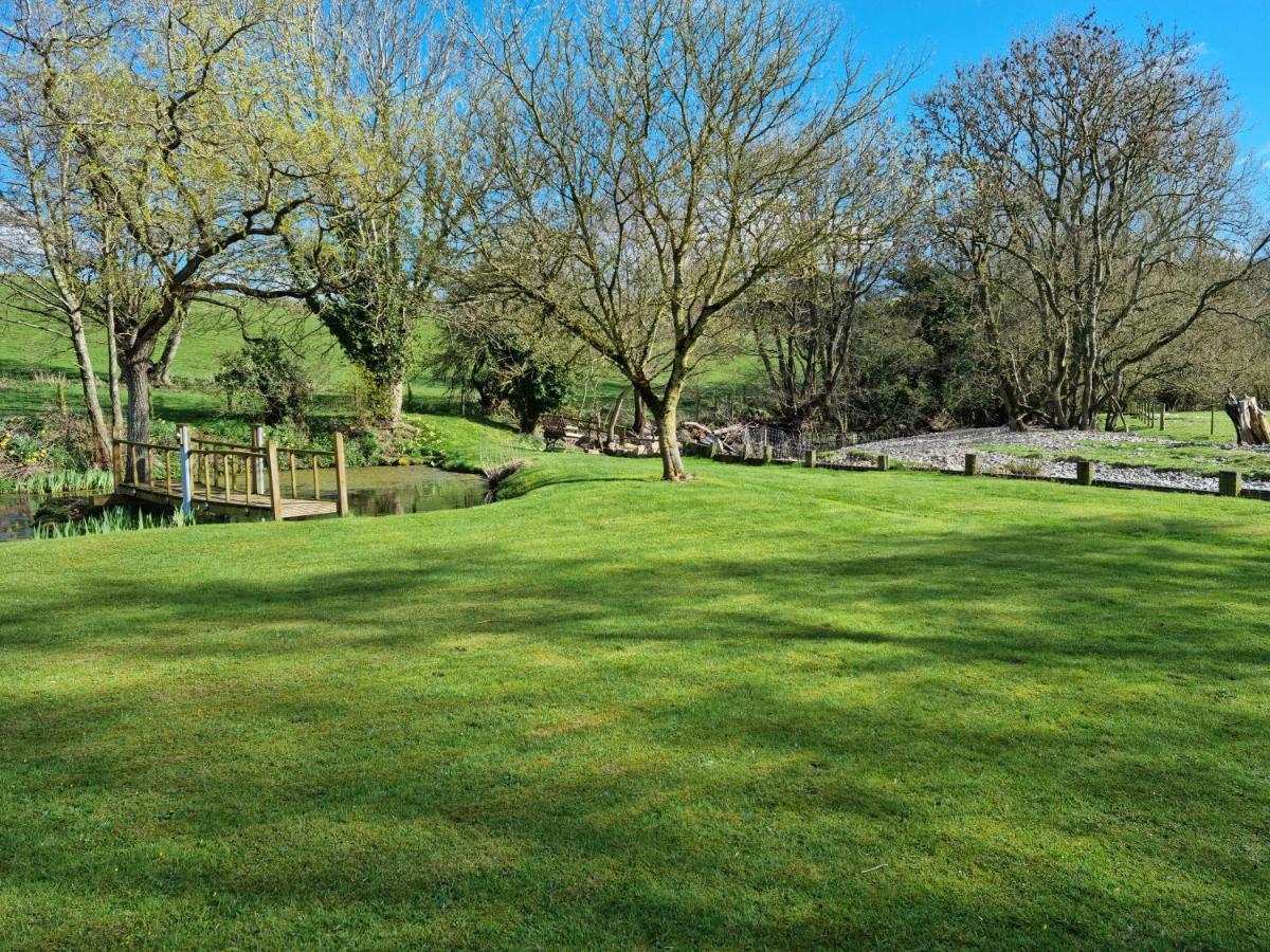 Riverside Cabin At Pen-Y-Bont Mill 호텔 오스웨스트리 외부 사진
